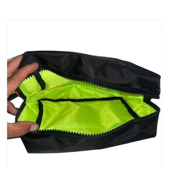 NWOT Official UFC toiletry bag - Picture 3 of 9